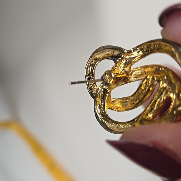 vintage gold tone earrings - Picture 12 of 16
